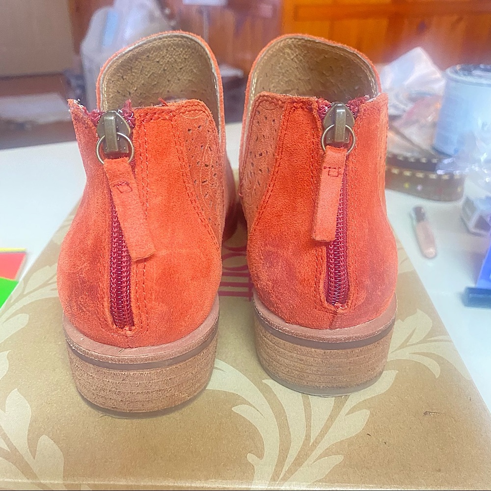 Size 8 Like new w/ box Sofft brand suede booties